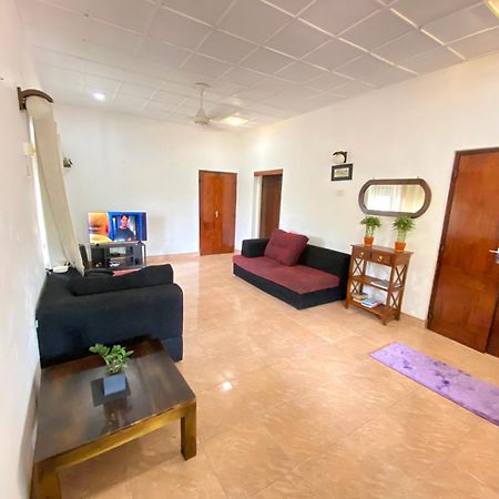 Lodge 87 Negombo Esterno foto