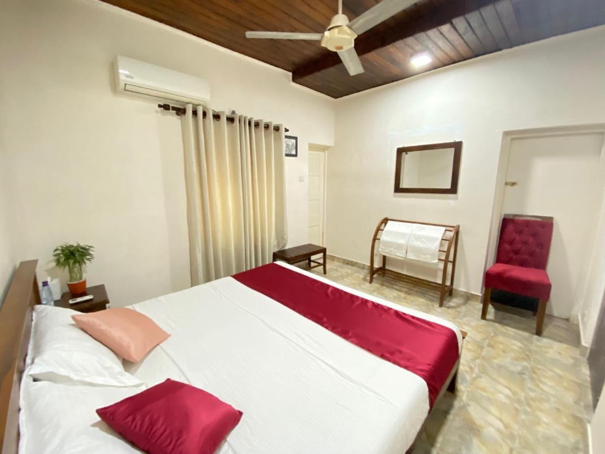 Lodge 87 Negombo Esterno foto
