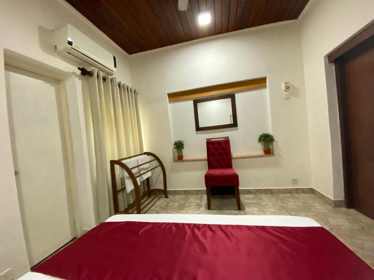 Lodge 87 Negombo Esterno foto