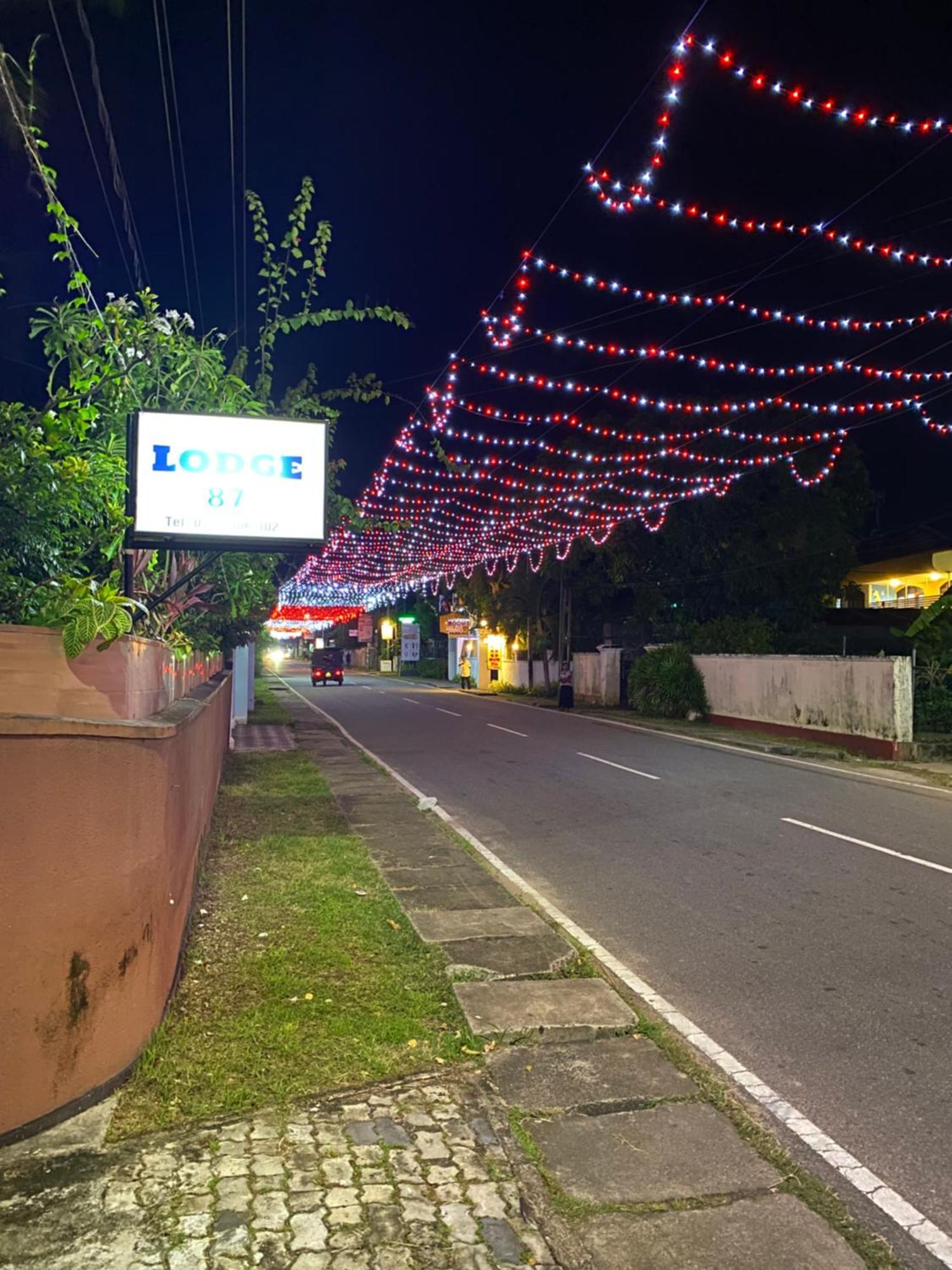 Lodge 87 Negombo Esterno foto